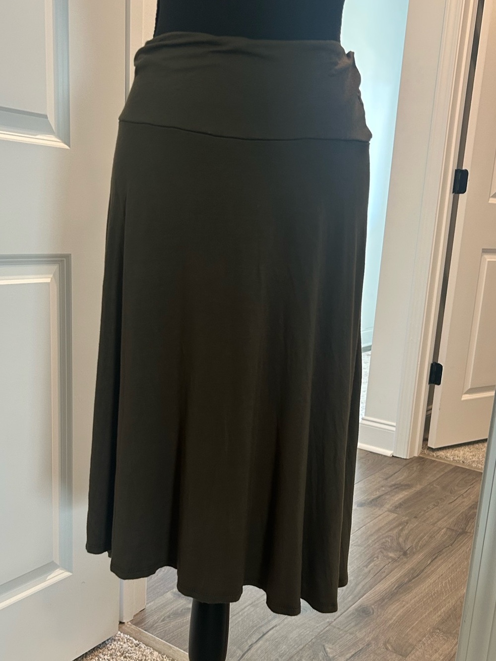 Lock & Love Premium Olive Green Pull-On A-Line Midi Skirt Size L